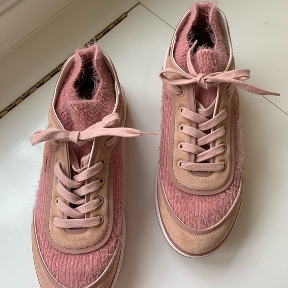 Chanel interlocking CC logo sneakers 💗 - Picture 6 of 11